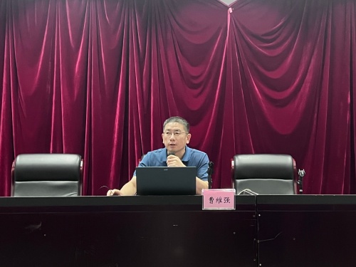 专题演讲.jpg
